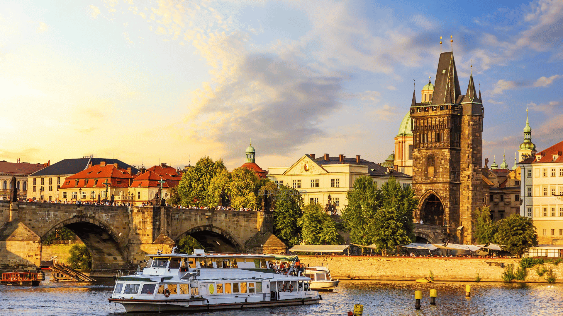 Прогулка на теплоходе по реке Влтаве с ужином 3 часа