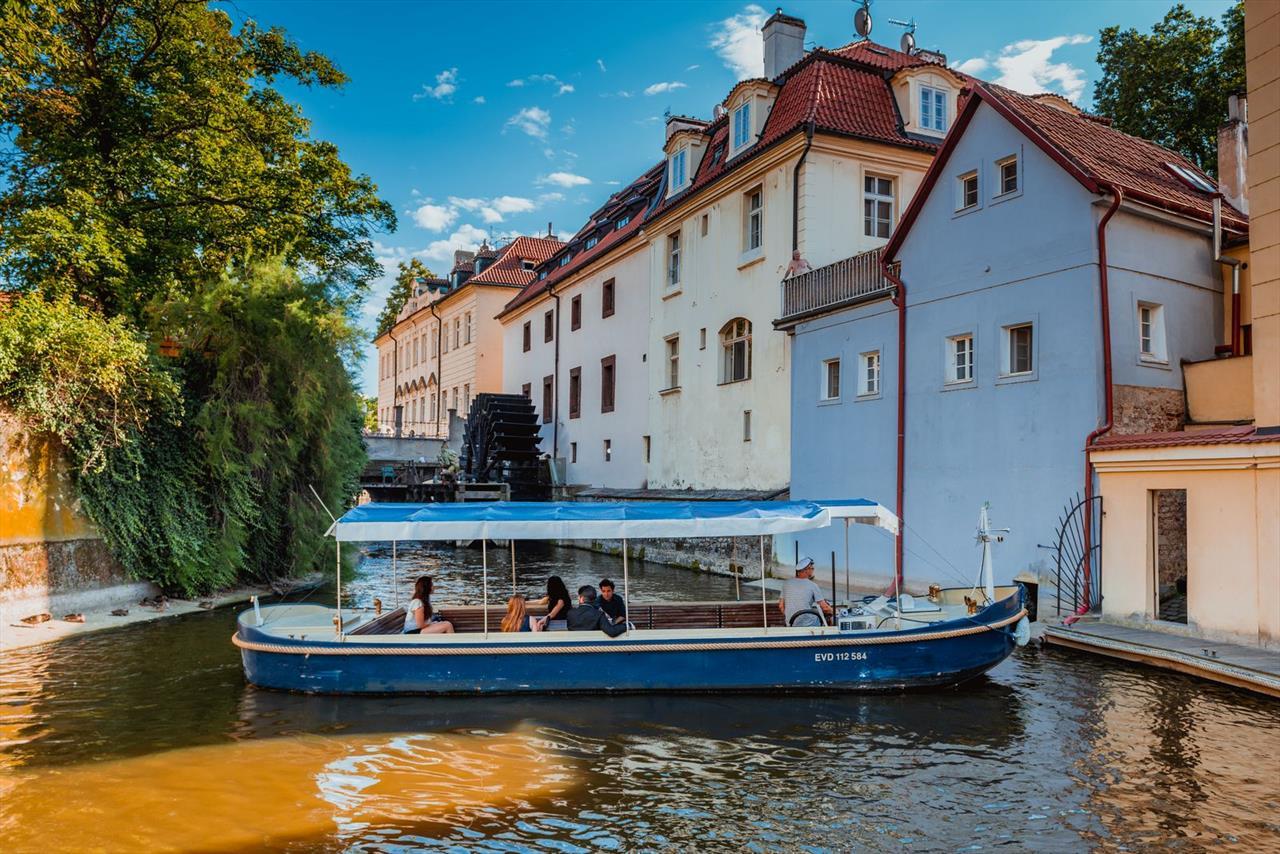 Речная прогулка по Чертовке - мистическому каналу 